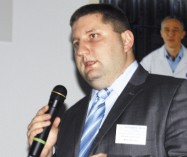 Przemysław Leszczyński, Kierownik Regionalny w Weber Polska przedstawia ostatnie propozycje macierzystej firmy.