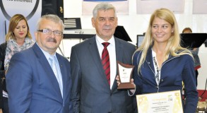 Firma Hochland Polska została nagrodzona Hitem Twarogowym za ser 
Twarogowy w plastrach Domowe Smaki
