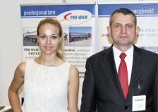 Marek Las, Prezes Zarządu w firmie Pro-Wam wraz z hostessą