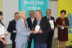 Wręczenie wyróżnienia Ryszardowi Masalskiemu, Prezesowi Zarządu mleczarni Maluta (OSM).