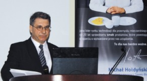 Jarosław Harasimczuk, Członek Zarządu z firmy Argo omówił wybrane rozwiązania dla branży mleczarskiej z jej ostatnimi wdrożeniami w mleczarni Mońki (MSM), Olecko (OSM) i w zakładzie w Bielsku Podlaskim.    