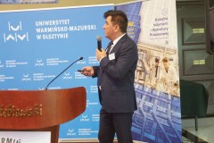 Marek Kozak, Członek Zarządu ATM Group przedstawił liniowe maszyny pakujące i przykłady realizacji.