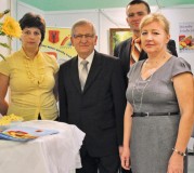 Od lewej: Beata Jóźwik, Kierownik Działu Handlu; Edward Grzędziński, Prezes Zarządu; Jan Koniszewski, Specjalista ds. Marketingu; Małgorzata Zdancewicz, Kierownik Produkcji 
i Laboratorium w spółdzielni Rospuda (SM)