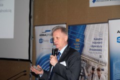 Krzysztof Zając z firmy Sealed Air Polska przedstawił prezentację pt: „Jakość sera w kontekście doboru optymalnego systemu pakowania próżniowego oraz właściwych materiałów  opakowaniowych”.
