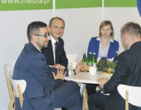 Spotkanie z kontrahentami logistycznymi na stoisku mleczarni Maluta Nowy Dwór Gdański (OSM)