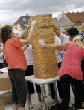 Rekord świata – wykonanie największego wafla kajmakowego – wysokość 117 cm