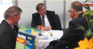 Maciej Gramowski, Prezes Zarządu w Agro-Danmis Gramowscy podczas rozmowy z kontrahentami z Rosji