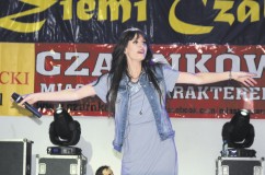Koncert Sylwii Grzeszczak zgromadził tłum młodych fanów