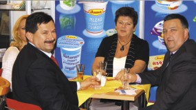 Na stoisku mleczarni Jana (ŚSM) spotkaliśmy Marię Czwojdrak, Prezes Zarządu oraz Alfreda Korczyka, Kierownika Marketingu i Logistyki wraz z kontrahentami