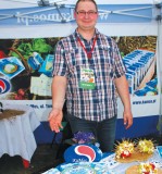 Grzegorz Praczyk, Specjalista ds. Sprzedaży i Marketingu w mleczarni KaMos (SM) prezentuje sery Camen