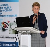 Dr hab. Anna Dąbrowska z Uniwersytetu Przyrodniczego we Wrocławiu zaprezentowała innowacje w technologii produkcji napojów fermentowanych.