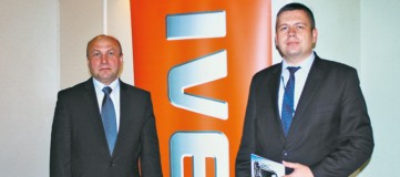 Na zdjęciu: Artur Bartosiewicz, Special Vehicles Manager; Marcin Igielski, Reprezentant Handlowy firmy Exmot z Bydgoszczy