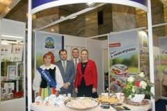 Od lewej: Agnieszka Kowalik, Specjalista ds. Handlu; Łukasz Siewierski, Wiceprezes Zarządu ds. Produkcji; Tomasz Chądzyński, Przewodniczący Rady Nadzorczej oraz Iwona Grzybowska, Prezes Zarządu w Łowicz (OSM)