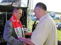 Grupa Mlekovita tworzy produkty dla sportowców. Nie mogło zatem zabraknąć okolicznościowego szalika od przedstawciela Polskiego Komitetu Olimpijskiego.