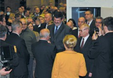 Grzegorz Gańko, Prezes Zarządu mleczarni Sierpc (OSM) przyjmuje puchar z rąk Ministra Stanisława Kalemby