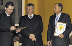 od lewej: Janusz Górski, Redaktor Naczelny Forum Mleczarskie Handel, Dariusz Sapiński, Prezes Zarządu; Stanisław Duch, Dyrektor w Mlekovita (GK)