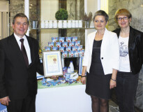 od lewej: Tadeusz Proczek, Prezes Zarządu; Iwona Grochowska, Dyrektor ds. Produkcji; Jadwiga Worach, Kierownik Działu Handlu w firmie Grodzisk Mazowiecki (OSM)